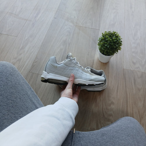 Nke Air Max 95 Ultra Triple White Mens Trainers - Size 7